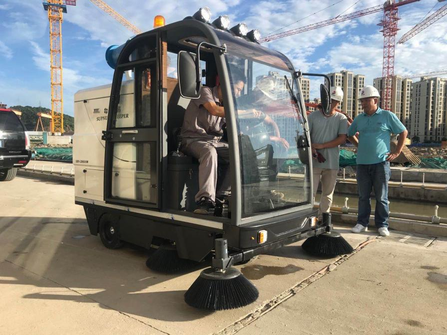 龙海市电动清扫车：现代城市清洁的新解决方案