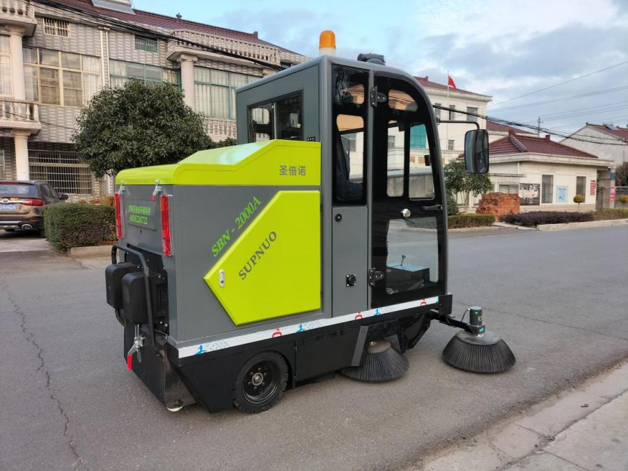 龙建清扫车_0